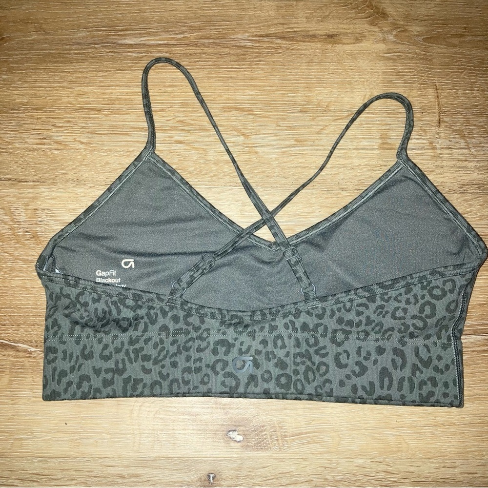 GapFit Blackout Jacquard Low Impact Sports Bra, Green leopard Size Medium - Picture 3 of 6